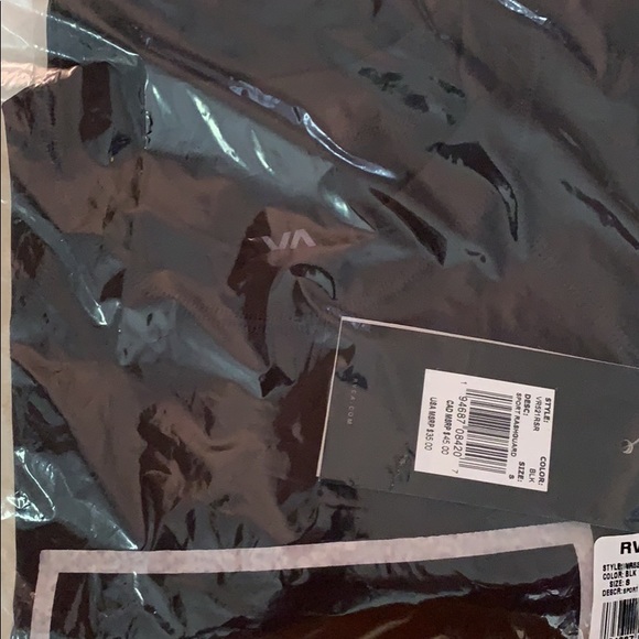 BNWT RVCA rashguard - Picture 2 of 2